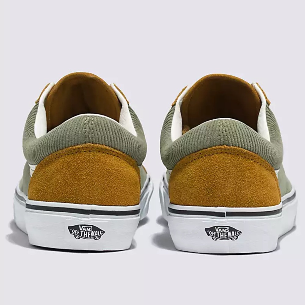 Vans Men’s Old Skool
Mini Cord Green/Brown
VN000ZNIT20A
Sneakers
Corduroy Shoe - Picture 4 of 16